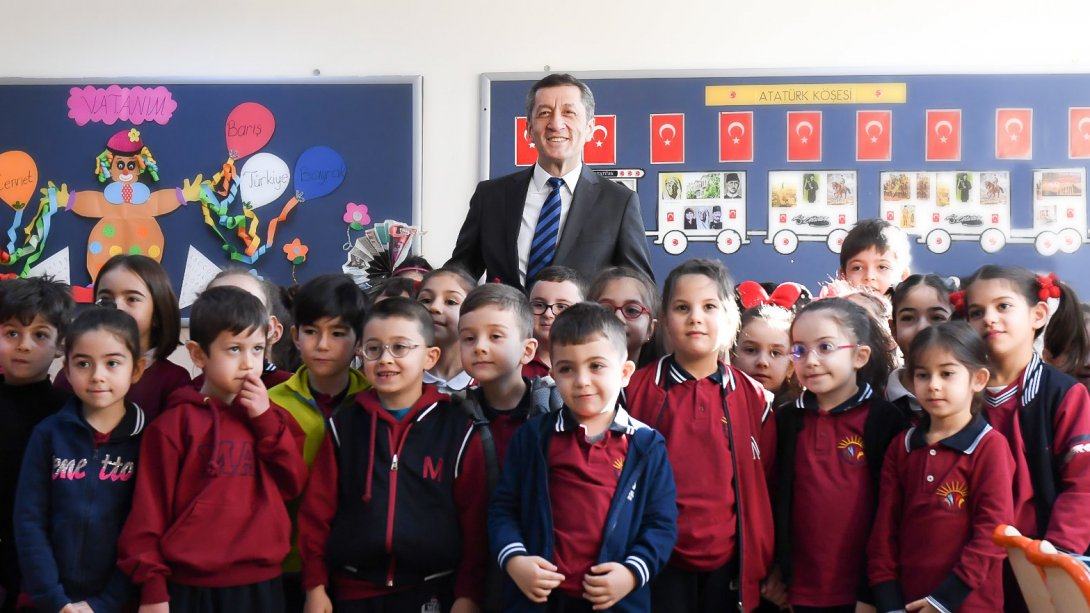 Millî Eğitim Bakanı Ziya Selçuk, 23 Nisan Ulusal Egemenlik ve Çocuk Bayramı dolayısıyla bir mesaj yayımladı.