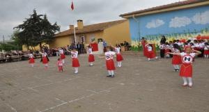 Dölek Karakoyunlu İlkokulu 23 Nisan Bayramı Programı