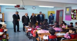 Milli Eğitim Müdürü Abdurrahman SEVGİLİ Gazi İlkokulunu ziyarette  bulundu.