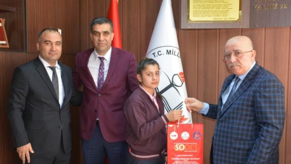 İl Müdürümüz Türkiye Güreş Şampiyonu Zeliha Kara’yı Makamımda Kabul Etti 