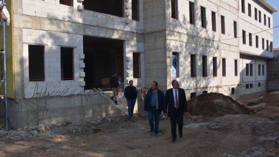 Yapımı devam eden okul inşaatına ziyaret