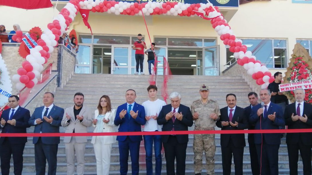 Ahmet Karakılınç Anadolu Lisesinin Binasının Açılışı Yapıldı