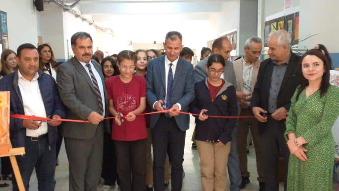 Süleyman Demirel Ortaokulu Tarafından Yıl Sonu Sergisi Düzenlendi