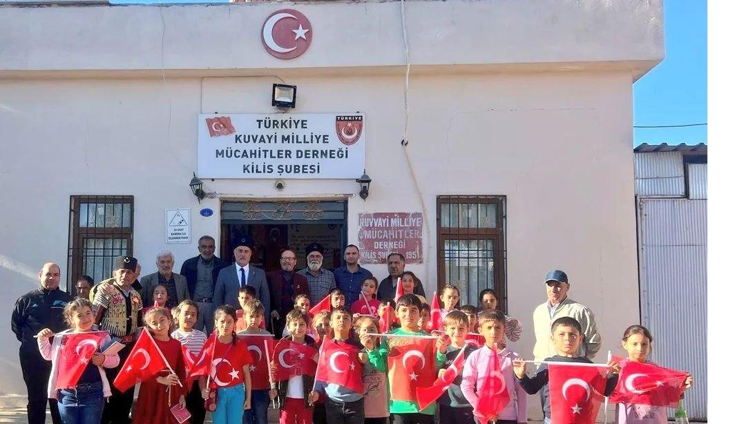 Öğrencilerimiz Kilis Şehitliğini, Şehit ve Gaziler Derneğini ve Kuvâ-yi Milliye Derneğini ziyaret etti